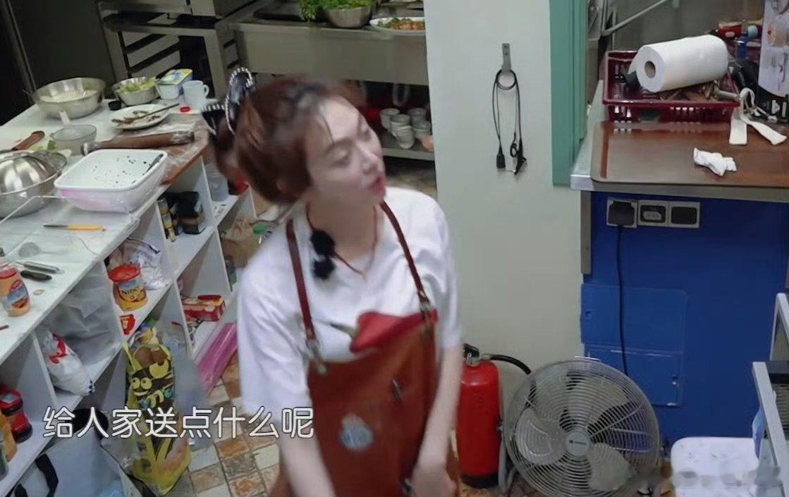 在姜妍身上看到了中餐厅的担当 中餐厅中餐厅名场面中摩混搭小吃太有想法了，既道歉又