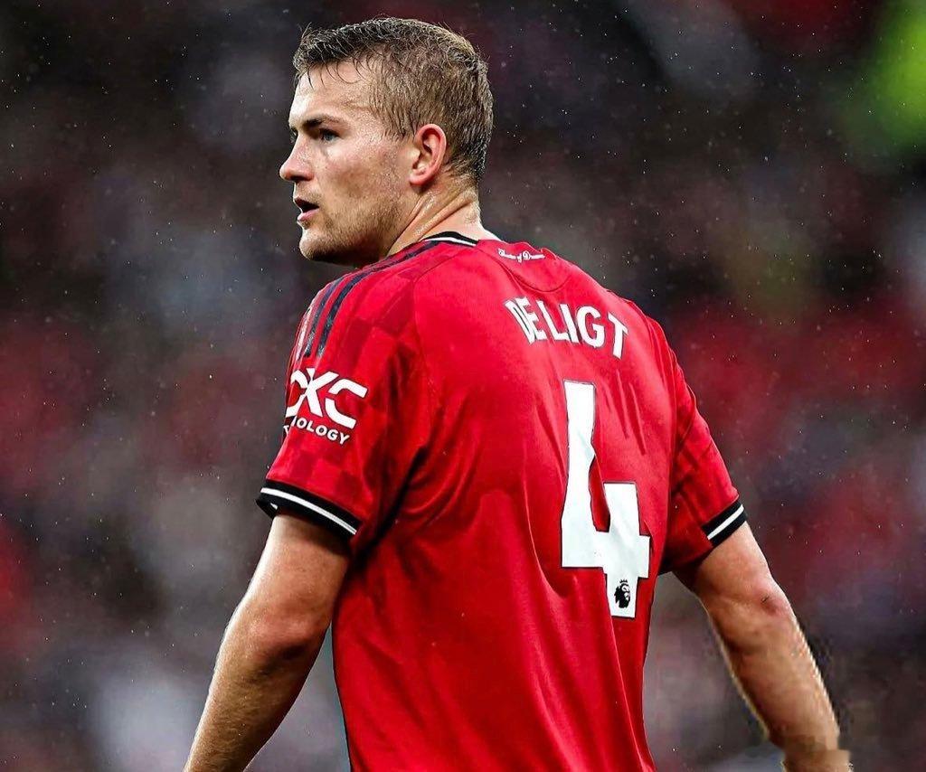 卡里克表示：“德利赫特近期身体略有不适，但希望他能尽快归队。恢复进度比此前预期的