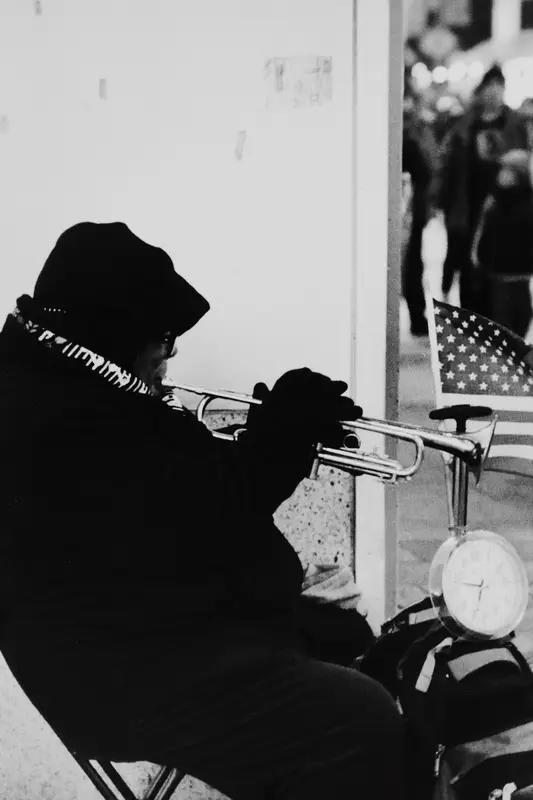 白宫晚宴枪击案，彻底暴露美国社会深层危机

美国社会冲突 曼哈顿枪击事件 美军基