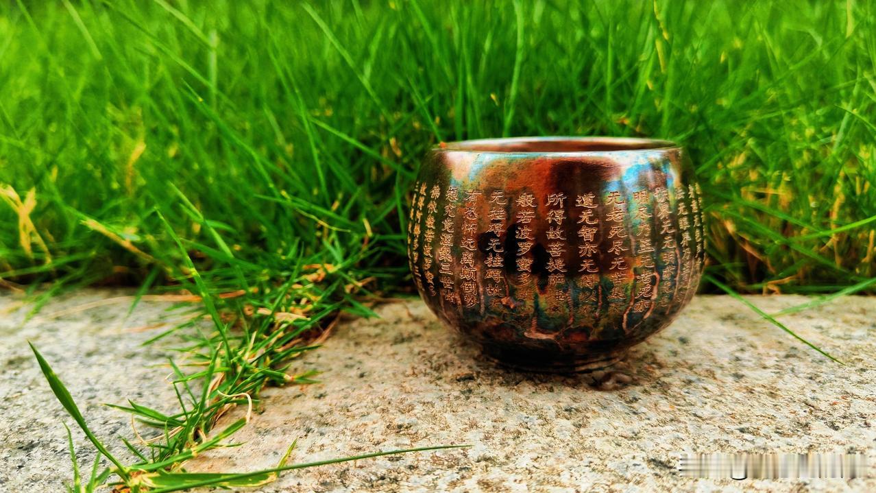 编了个四字歌，简单大致概括一下整个坐静的步骤。
四肢放松，盘膝而坐，双眼微闭，垂