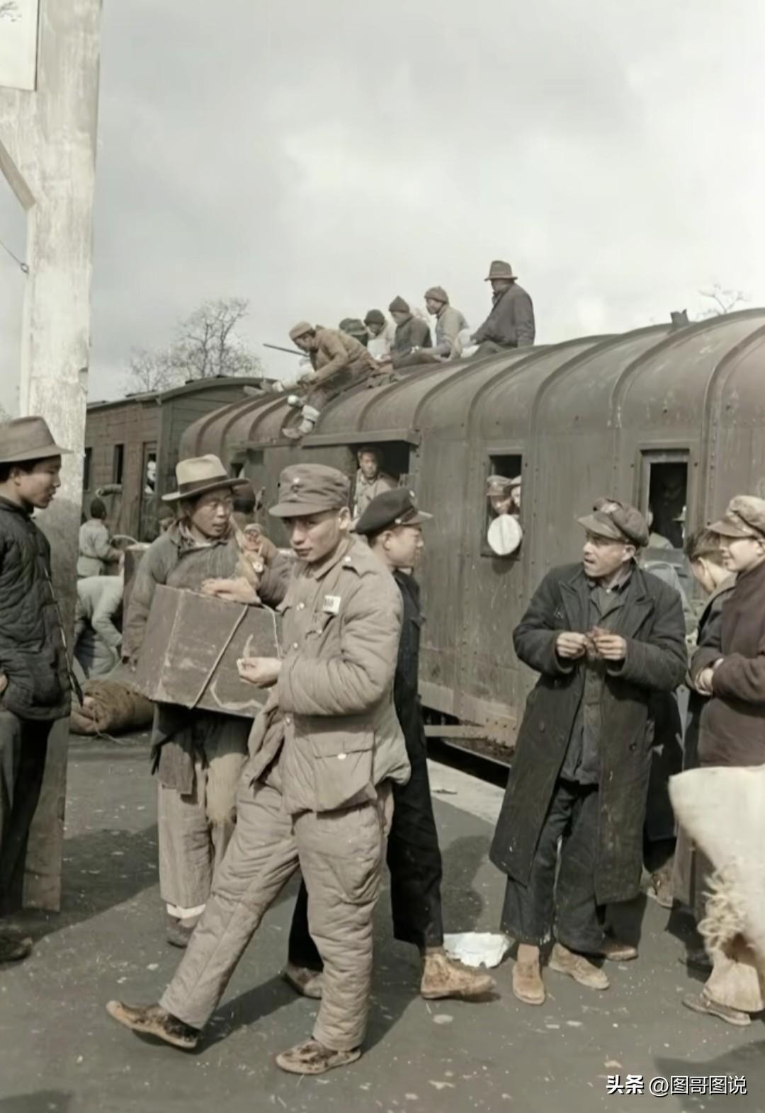 1948年12月，淮海战役激战正酣，美国《生活》杂志记者卡尔·迈登斯在安徽蚌埠火