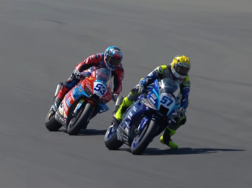 WSBK英国站正赛第1回合：张雪机车德比斯第7位发车，第8名完赛