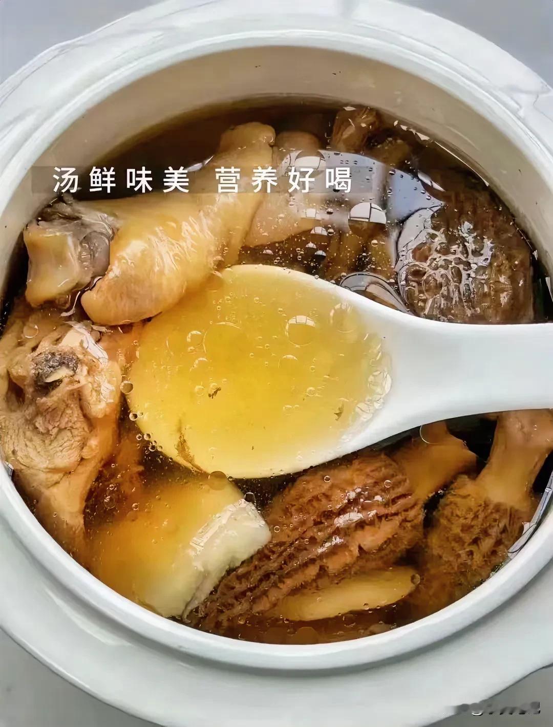 #夏日美食记录#
老广炎炎夏日的那份滋补汤水，
料足味正，确实是很用心在捣腾，
