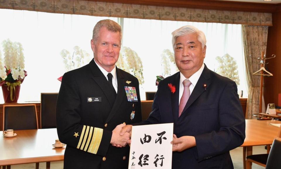 前日本防卫相中谷元表示：“当前中日两国关系处于非常严峻的状态，高市早苗必须摒弃固