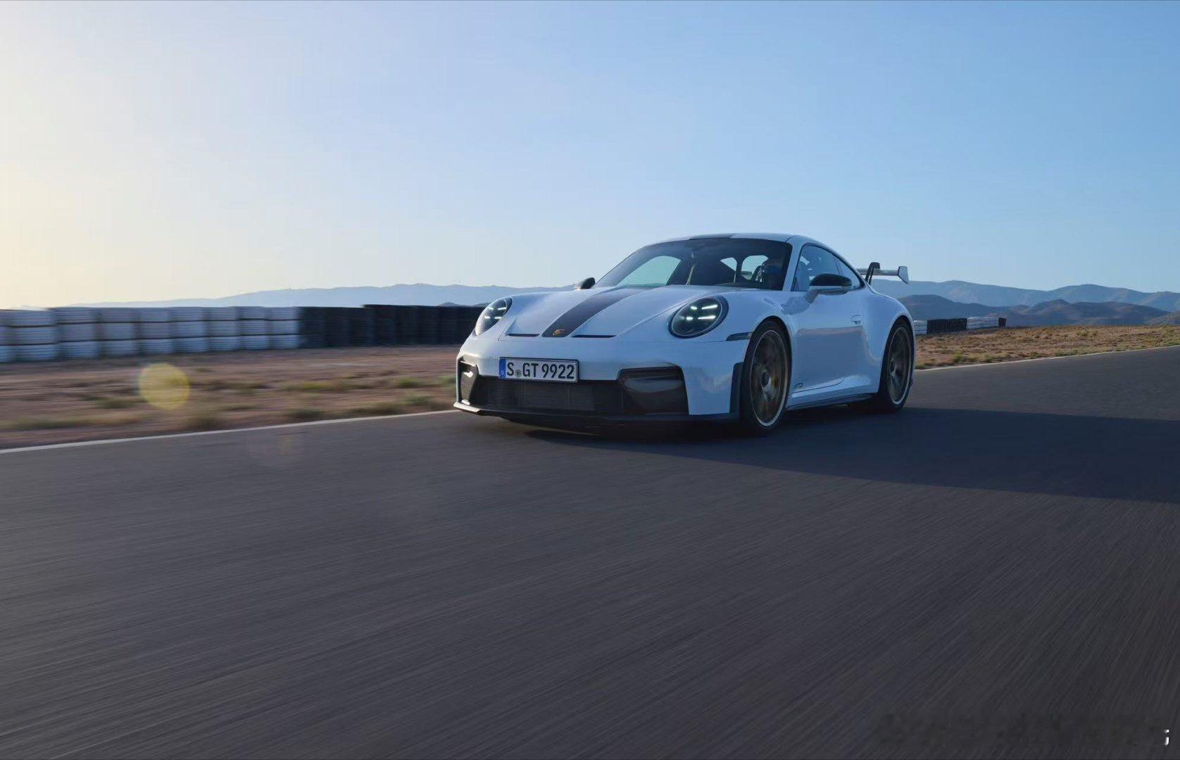 新车速报！中国市场同步引进新款 911 GT3 ， 并首次推出 911 GT3 