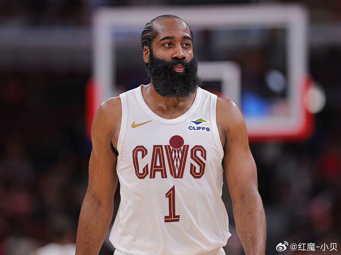 NBA现役最被高估的四位球员：1、詹姆斯-哈登不少球迷和媒体称哈登为NBA历史传