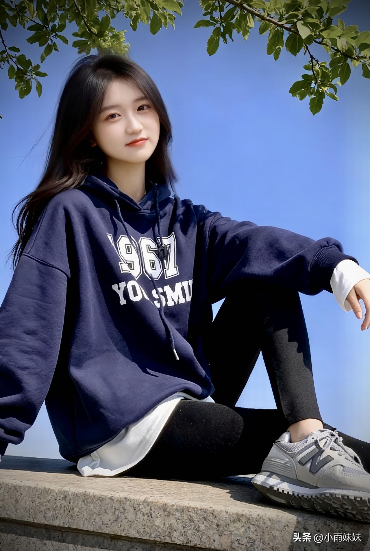 阳光、开朗、活泼、可爱、善良、温柔、体贴、善解人意、大方、得体，这些词用来形容我