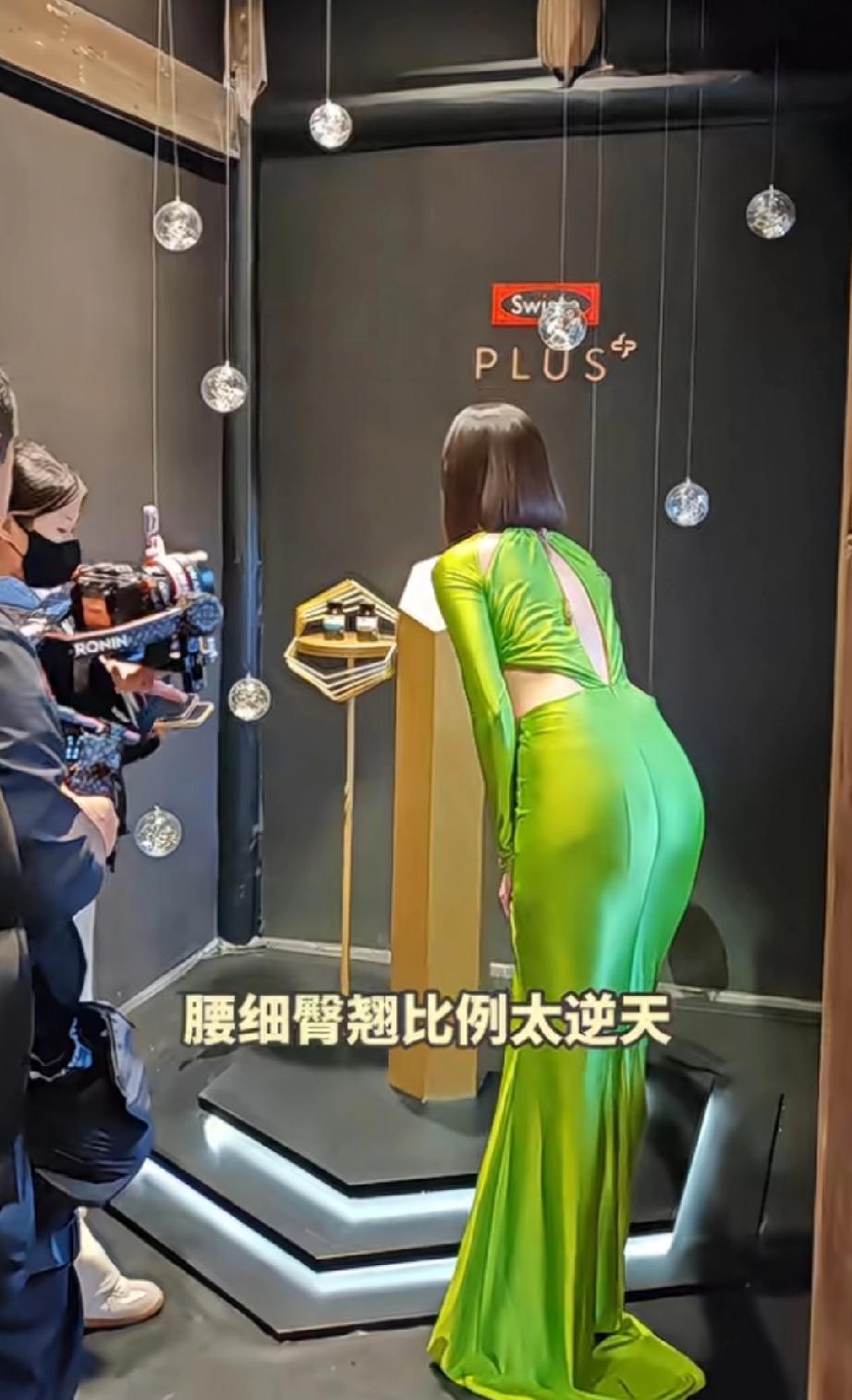 宋妍霏的臀火了，网友：对杨迪无礼的那个

女明星因身材上热搜，还是这么细致的部位