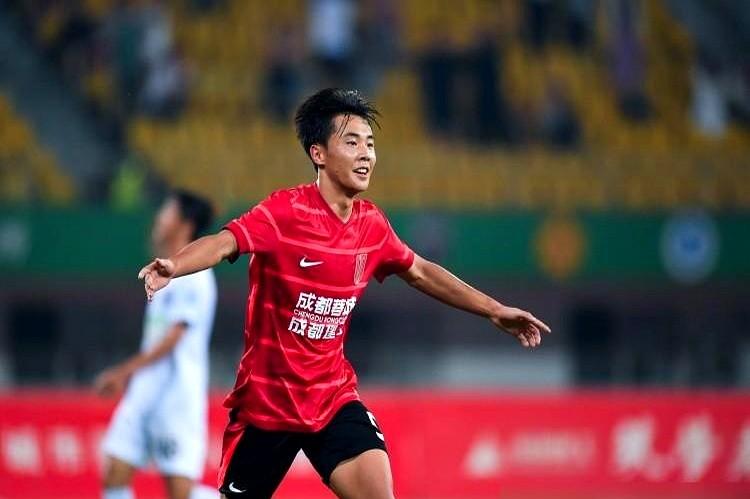 中国U17金童奖，刚到手就没球踢了。

17岁新星帅惟浩，去年在中乙20场进5球