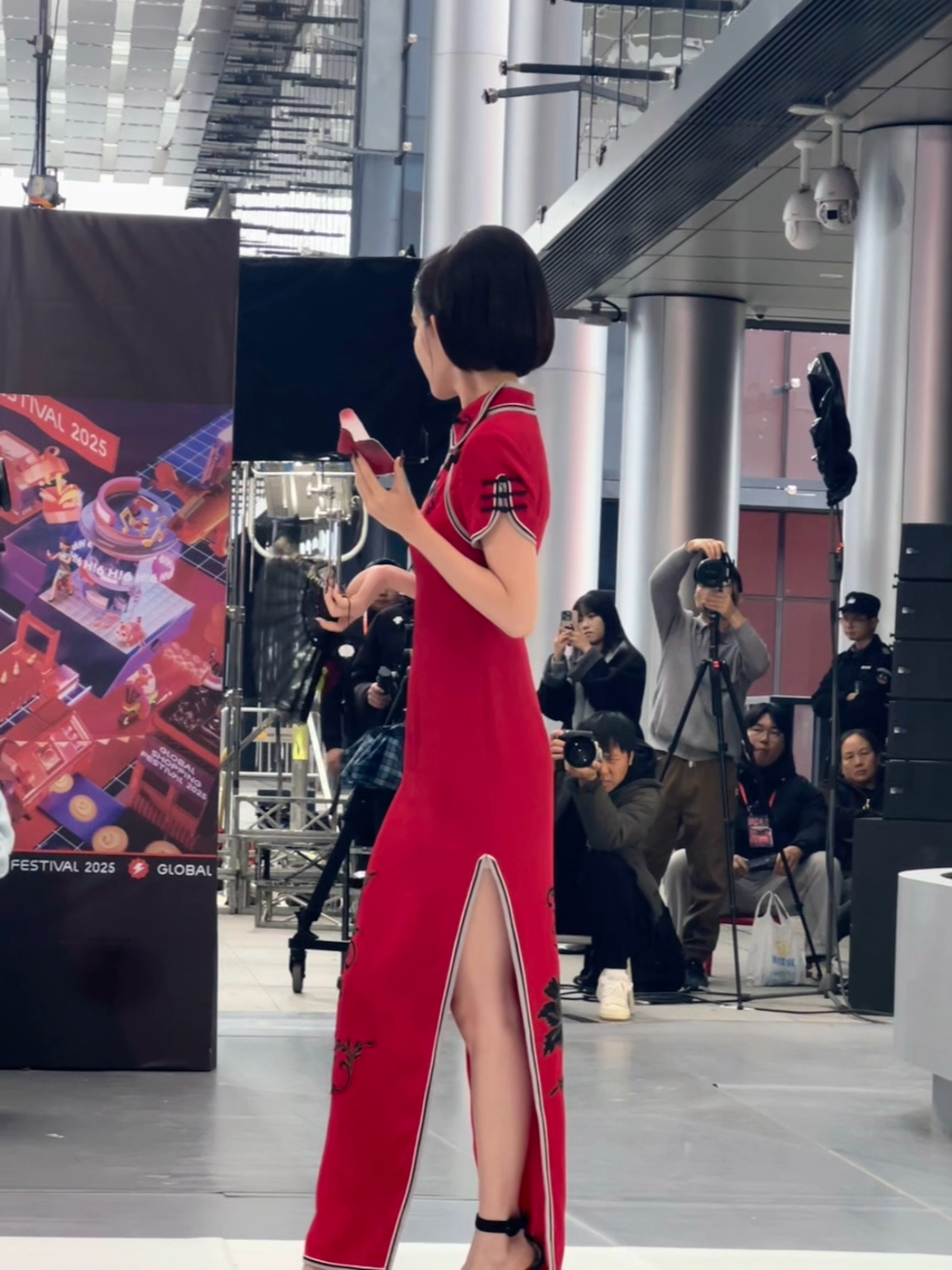 感受一下孟姐穿旗袍的身材啊啊啊啊啊孟子义旗袍身材双11疯狂好六夜 ​​​