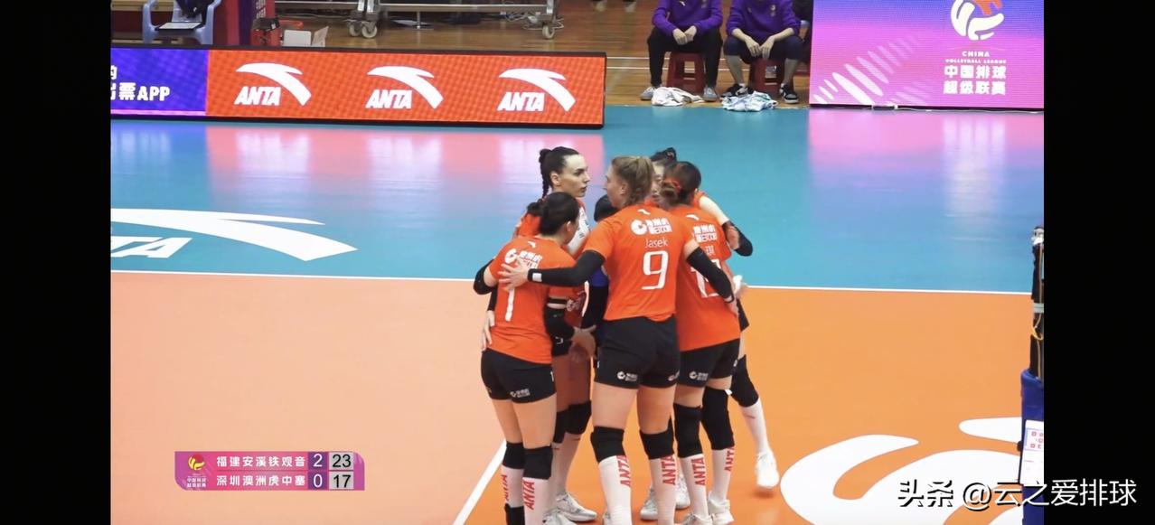 服了，深圳女排！真的是被失误磋磨了。升级失败！真是一言难尽。
发球失误，扣球出界