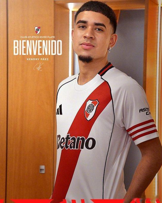 【官方】18岁的切尔西中场派斯提前结束在白学堡的租借，租借到河床，没有买断条款，