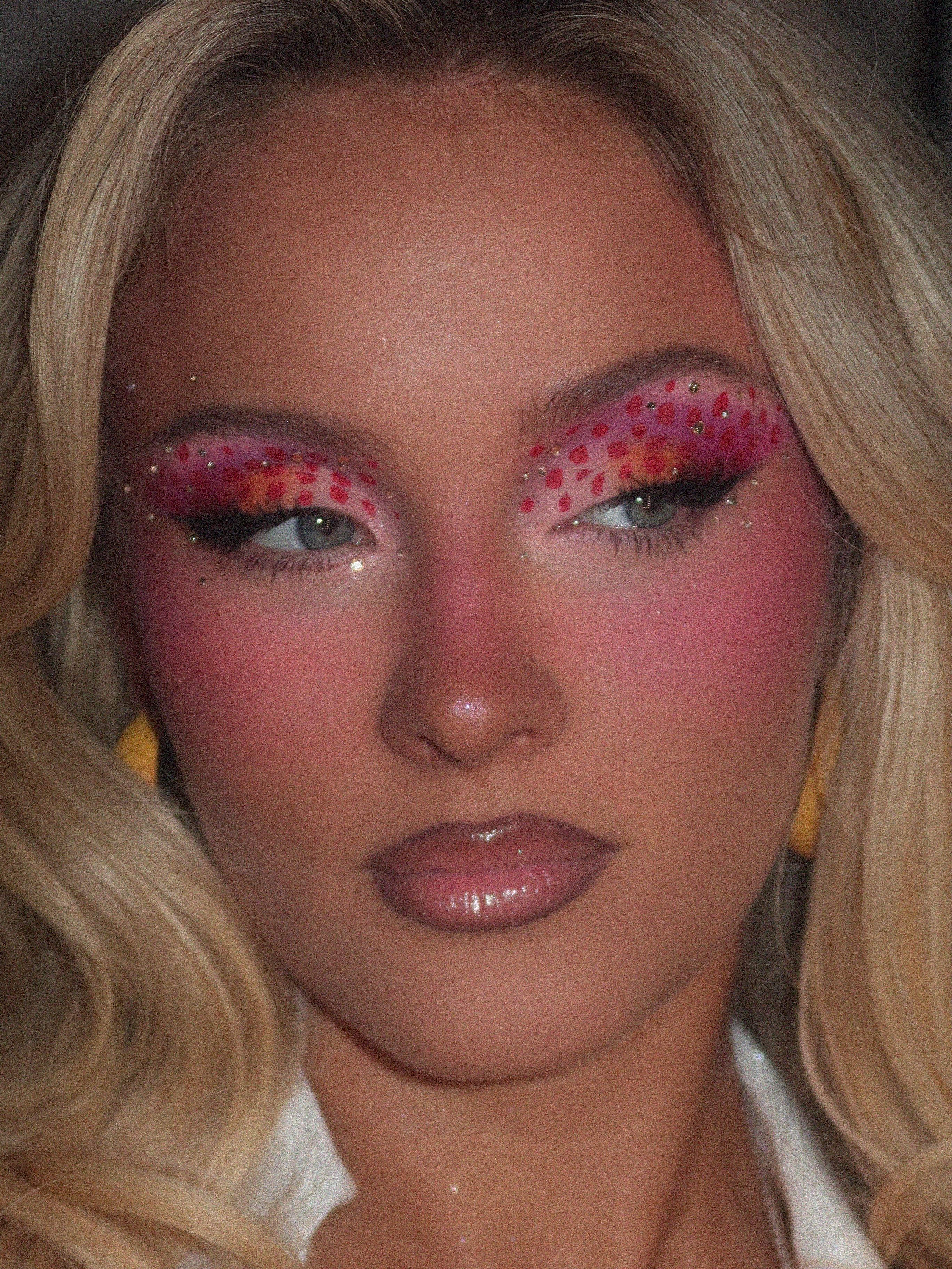 Zara Larsson 再分享一波眼影妆容灵感来源： 