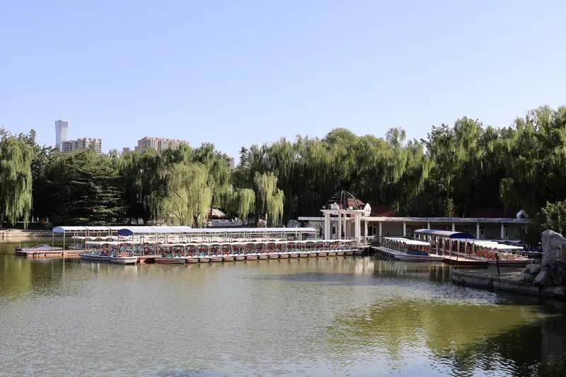 要说太原市最美的公园，街角幸福园和龙潭公园都各有千秋。
街角幸福园是城市精细化治