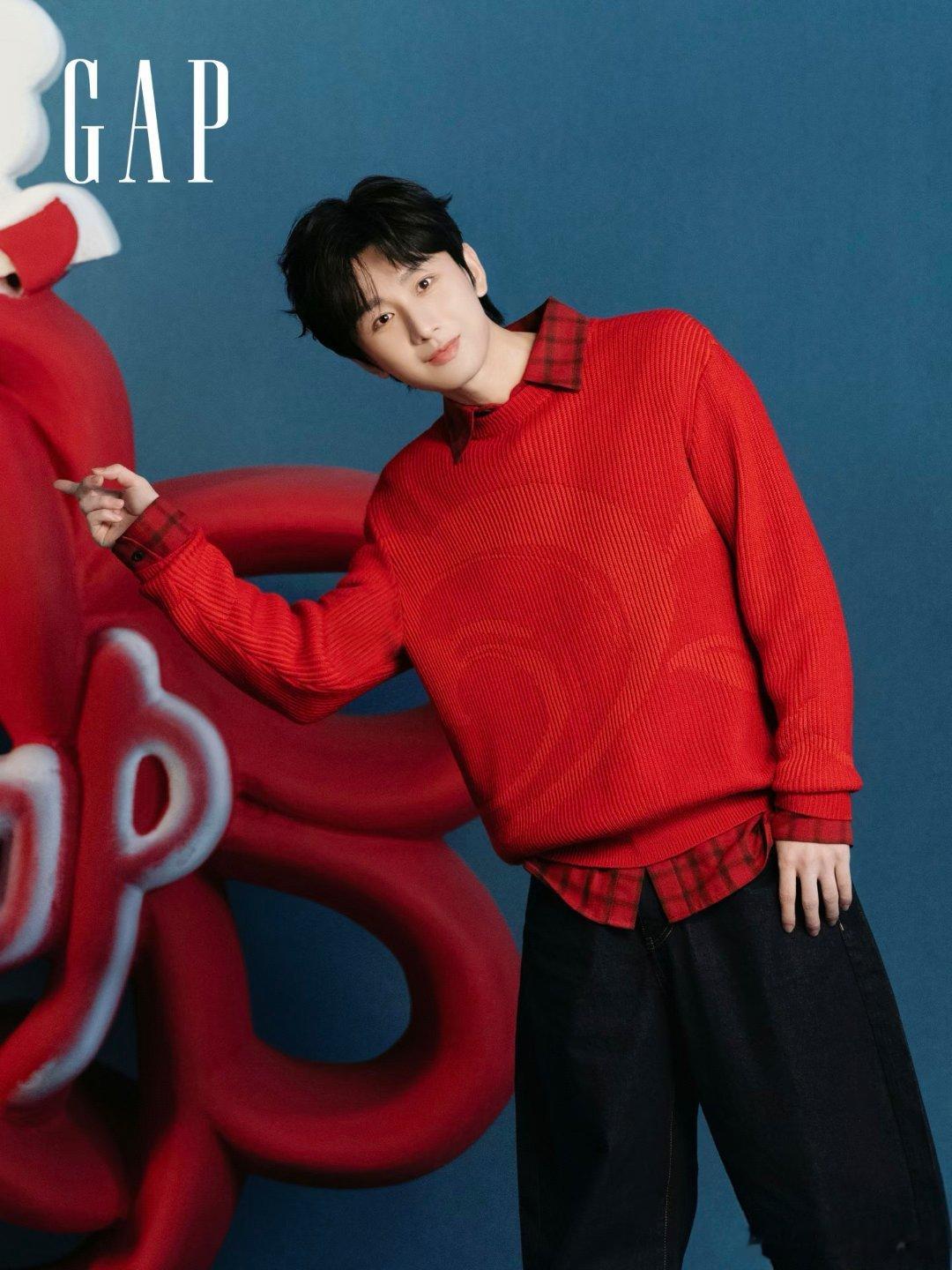 成毅的才华，恰似黎明前的启明星，坚定明亮指引方向。纵使星河轮转四季更迭，而我对你