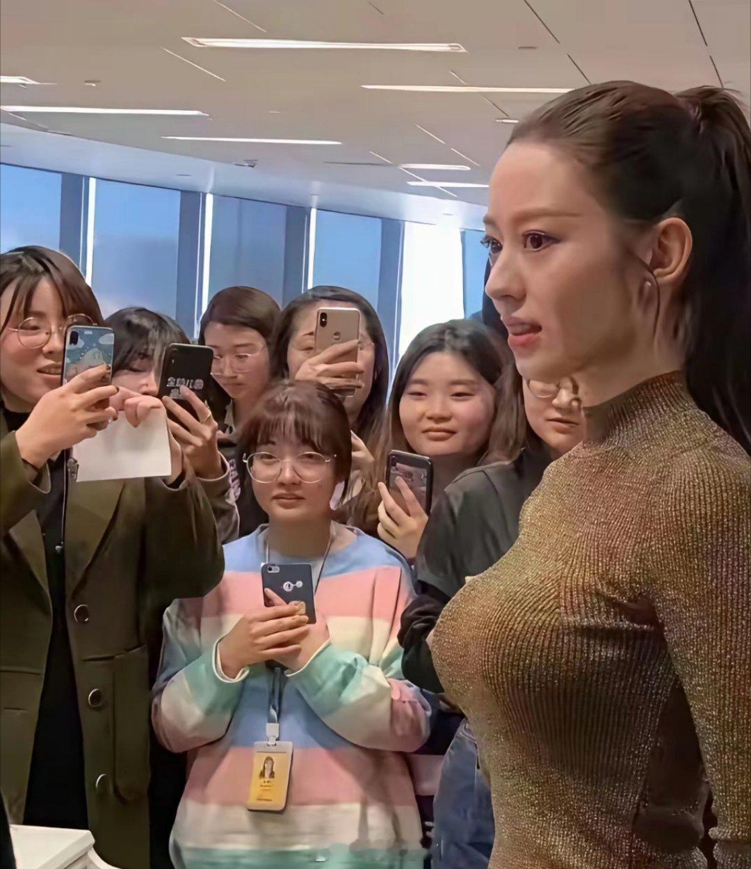 明星p图的重要性，真的看不出来这是同一个人。 