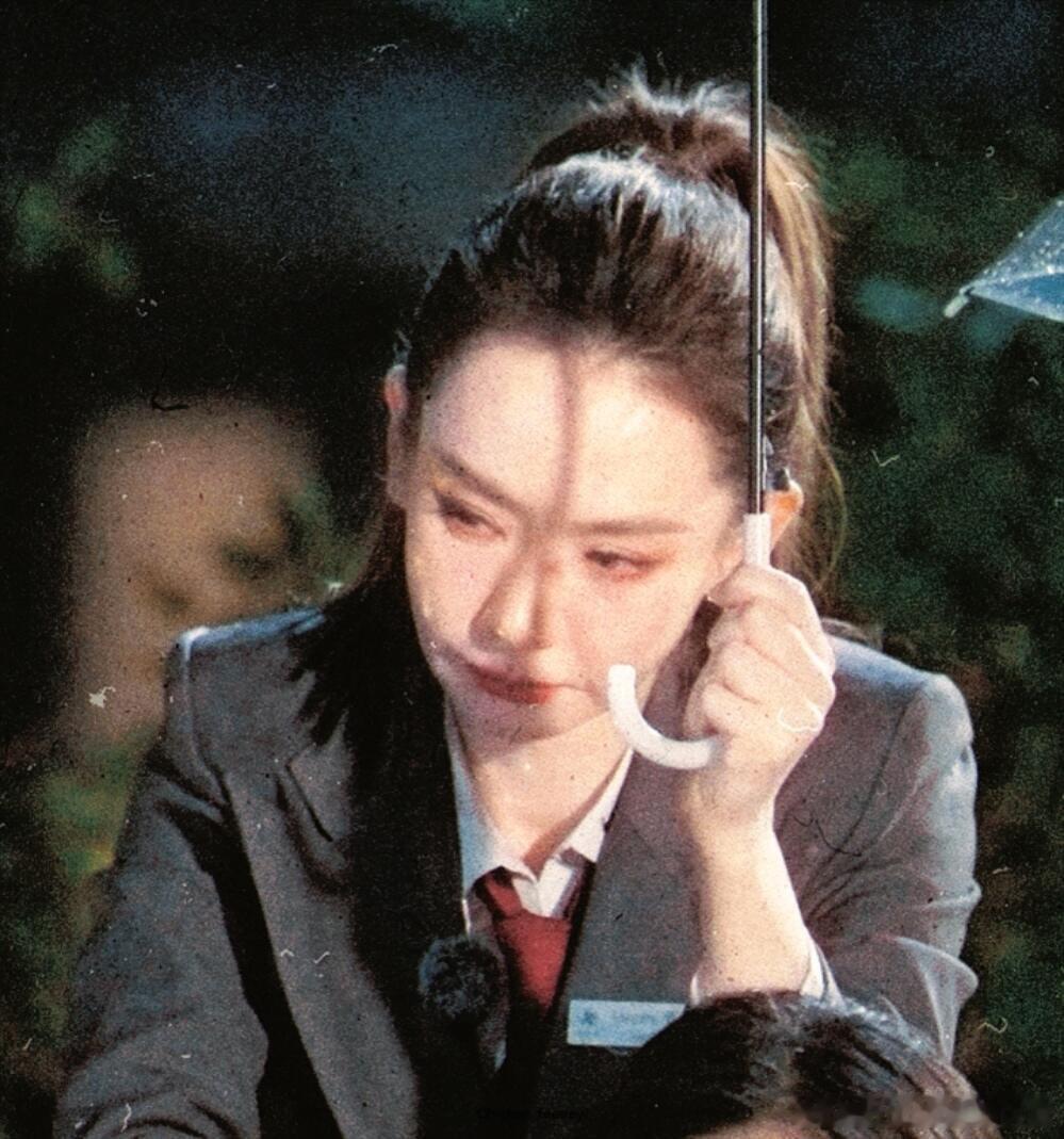 女子推理社[超话]  女子推理社  “可是这把伞，来得太晚了…”走过路过可以看一