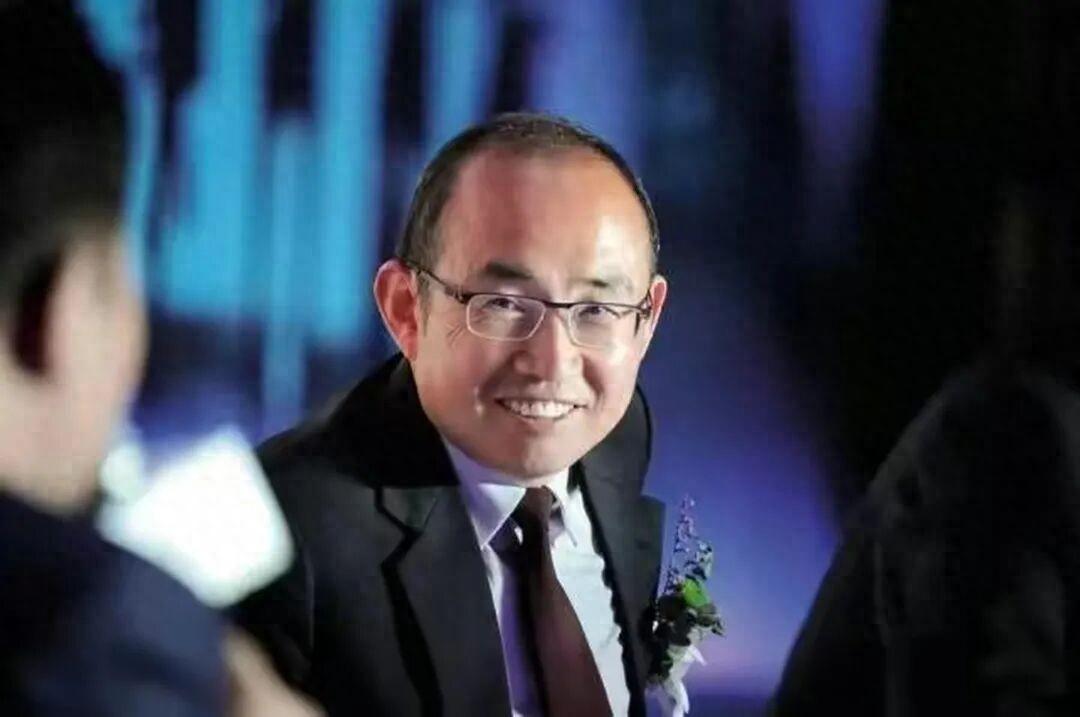 潘石屹这次是真信命了。沉寂三年，突然在公众号甩出一篇《我命由我，也由天》，开头I