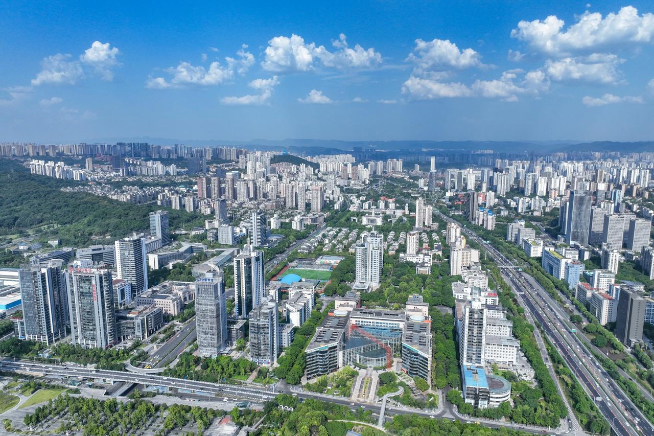 重庆26大区，综合实力谁最强准确来说，这个话题的“26大区”是不严谨的，因为只有