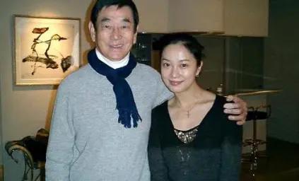 2014年，84岁的高仓健去世留下40亿财产。无儿无女的他把财产给了保姆，一分没