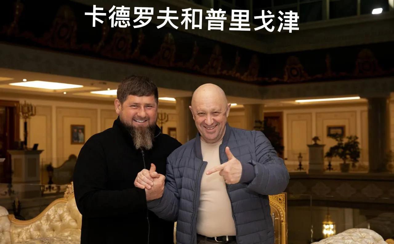 卡德罗夫公开露面了
俄罗斯车臣共和国总统卡德罗夫4月25日表示：“我与我亲爱的兄