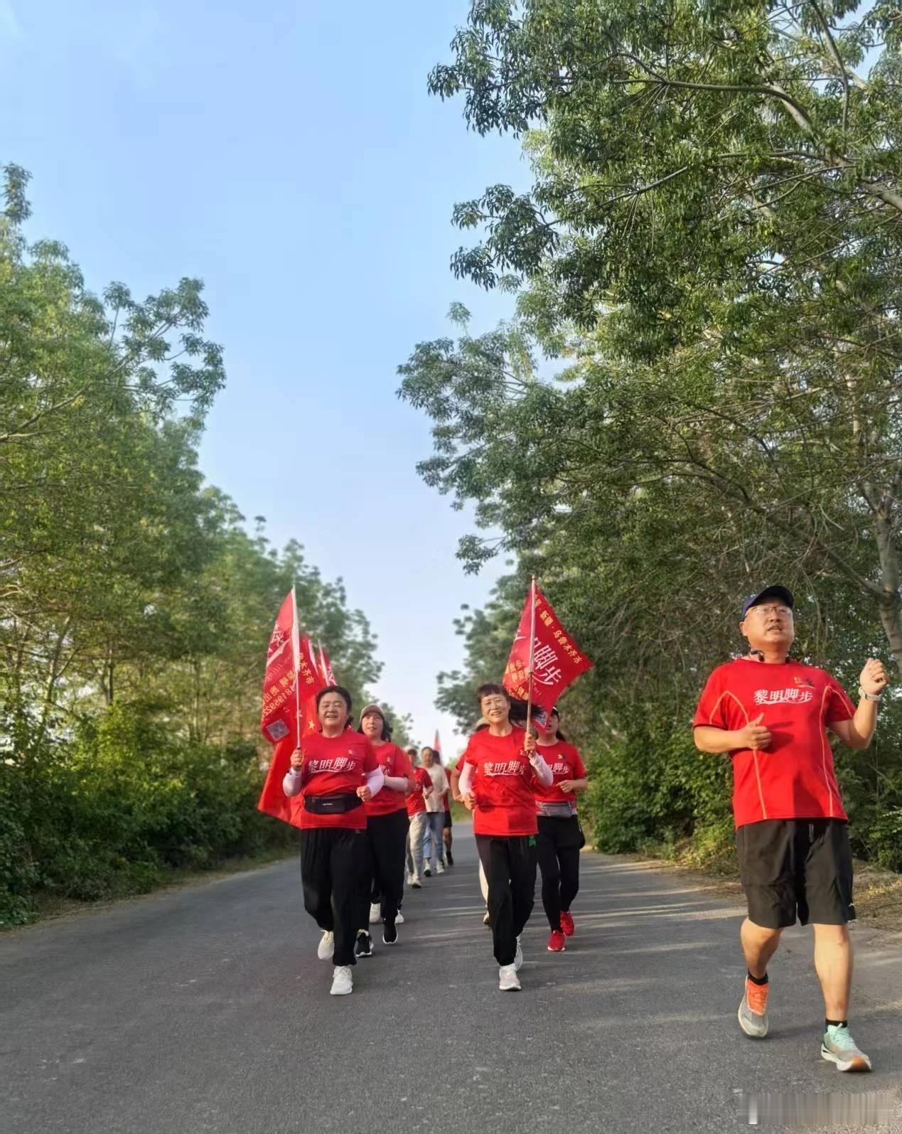 黎明脚步踏晨光，同心奔跑庆七一 ，致敬百年党史，致敬伟大祖国。我们将始终心怀赤诚
