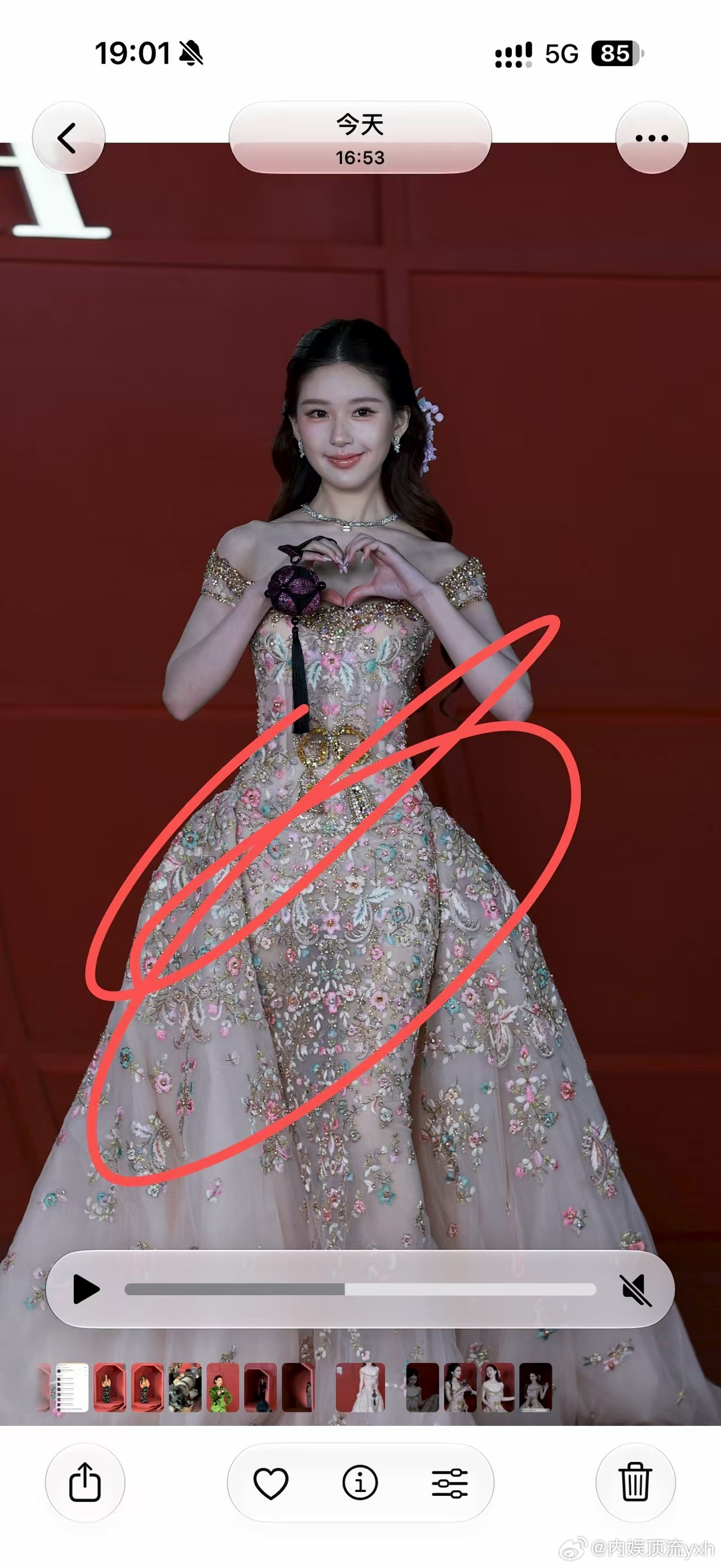赵露思来啦，直出都这么美，感觉都不用修[舔屏][舔屏] ​​​