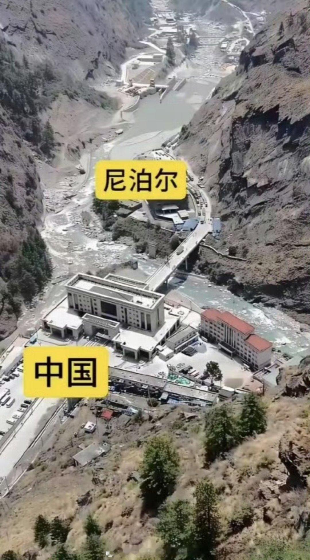 西藏泥石流今年自然灾害格外的多，人类在天灾面前还是太渺小了[泪]各位有出行计划的