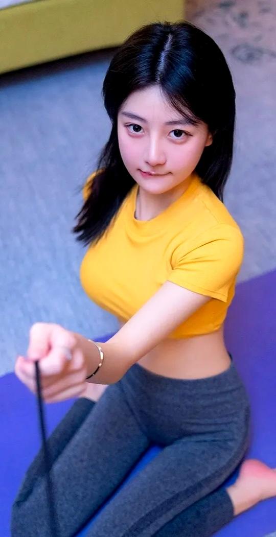 你若睁眼看看我，我不信你两眼空空。