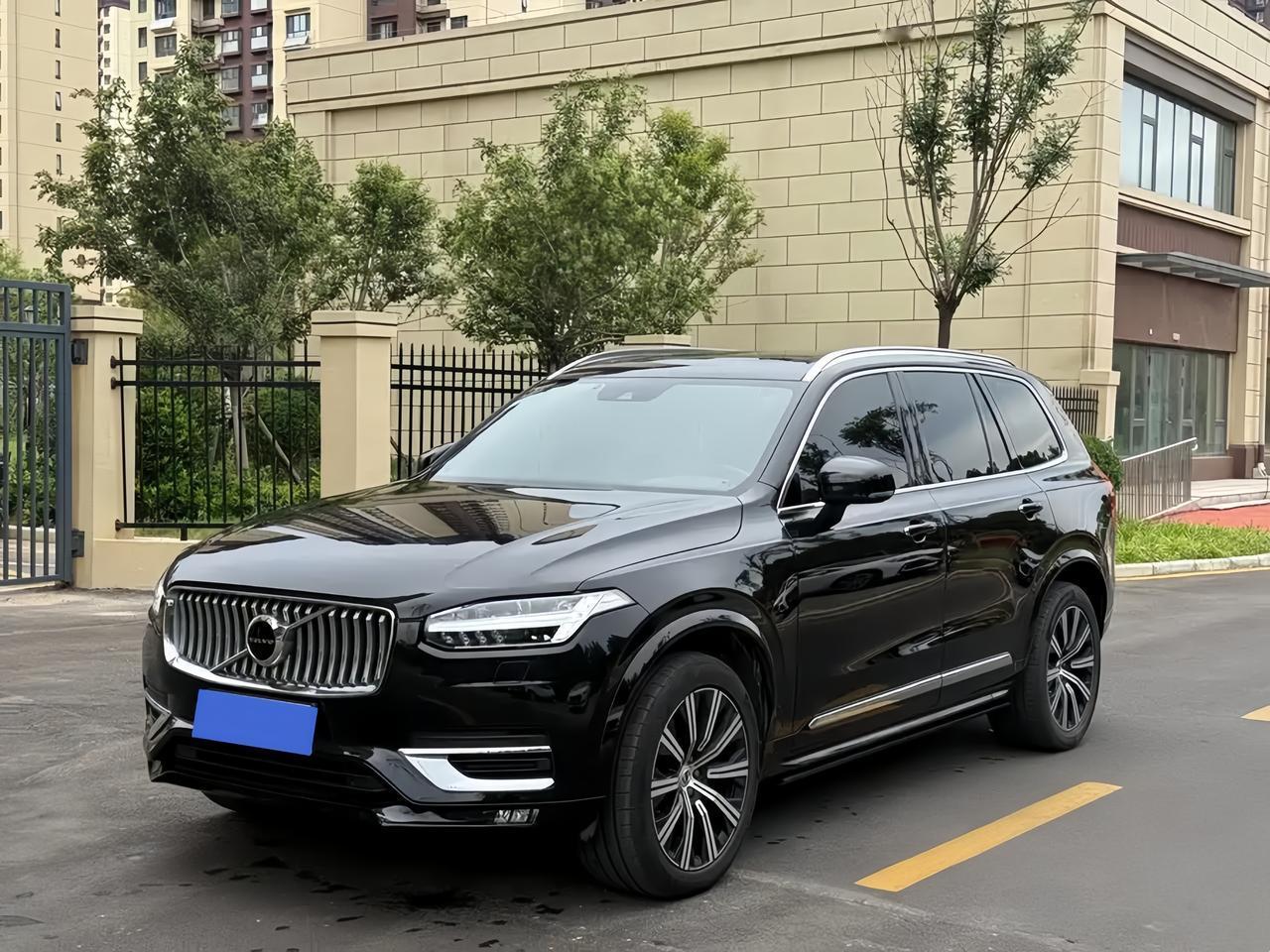 20—30万想买二手沃尔沃XC90带孩子，我会把它排在很多性能SUV前面。
带孩