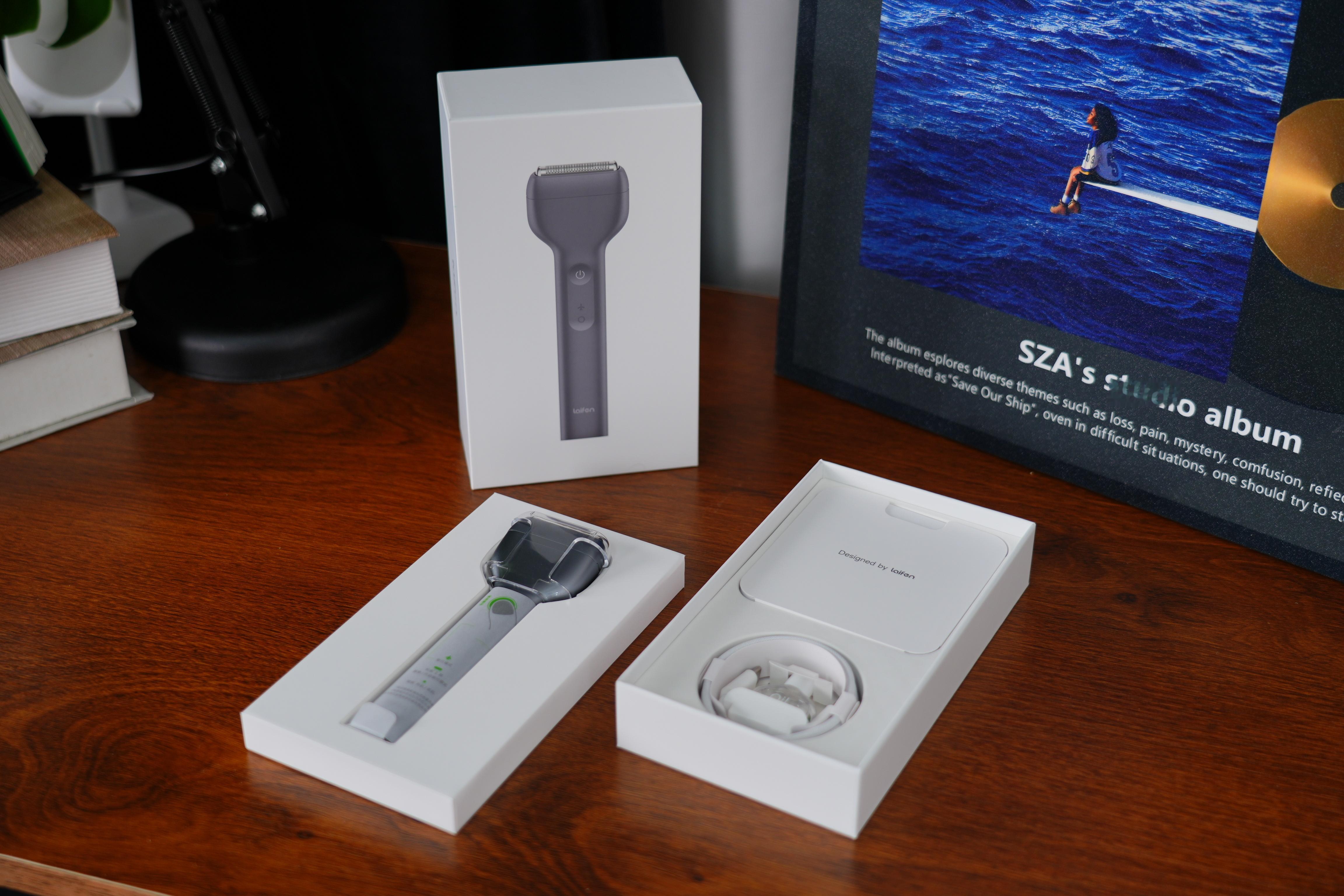 收到了 提供的徕芬直线往复式剃须刀 T1 Pro 长须套装，第一眼拿到手就惊艳到