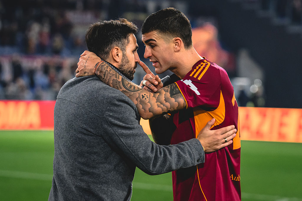 由于首回合曼奇尼与法布雷加斯在场边发生口角，科莫球迷今天准备对他送上针对性嘘声