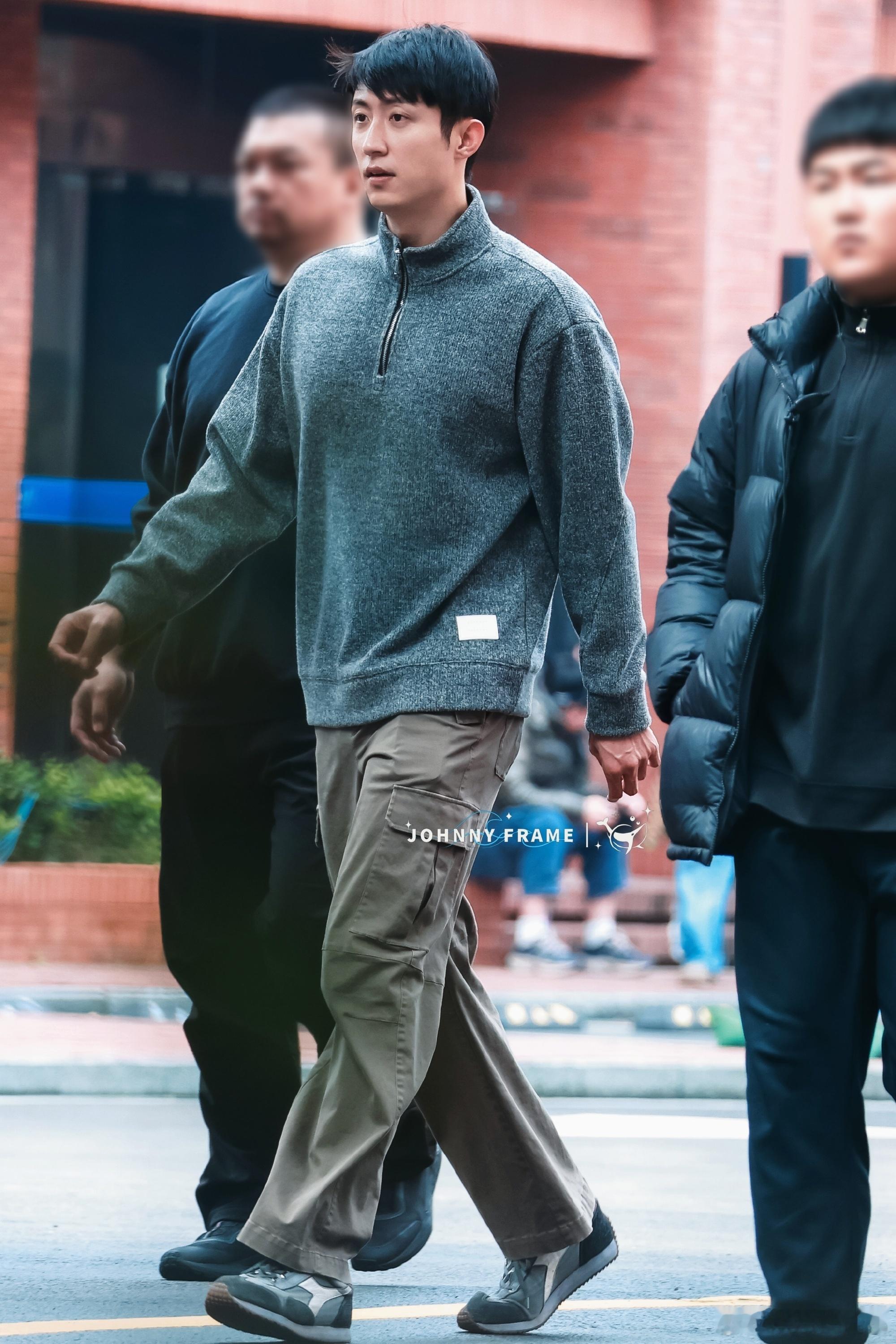 连中通都被黄景瑜拿下啦 路过中通总部还以为自己眼花了，原来是为黄景瑜新剧改的名，