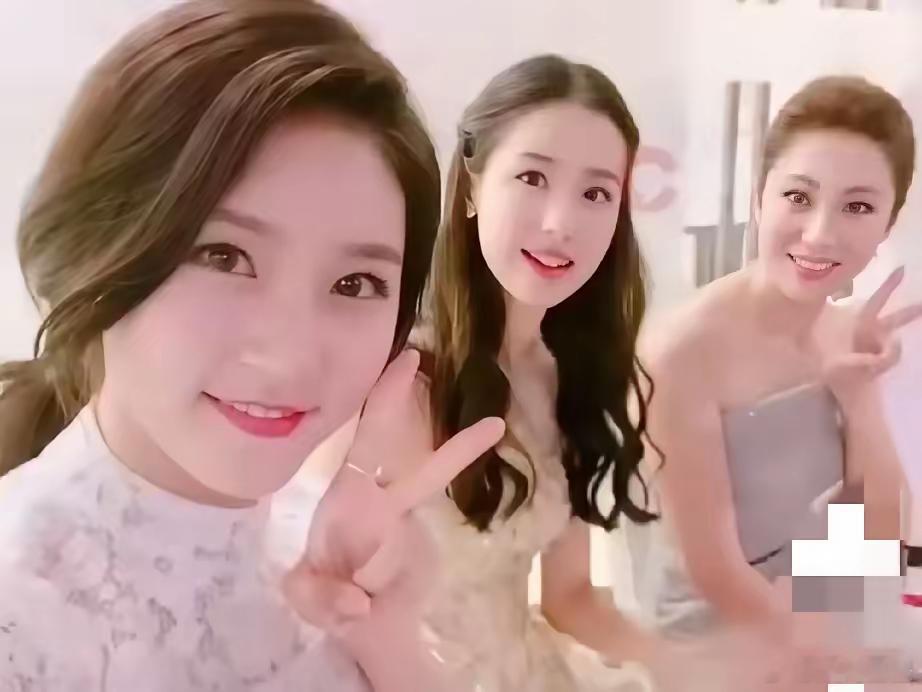 金赛纶曾来中国拍过电影，与陈都灵合作电影《双生》，还与刘昊然、陈都灵一起走红毯 