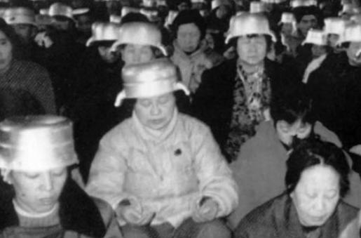 1987年“气功大师”严新声称，他用气功灭了大兴安岭的火灾，其声名瞬间如日中天。