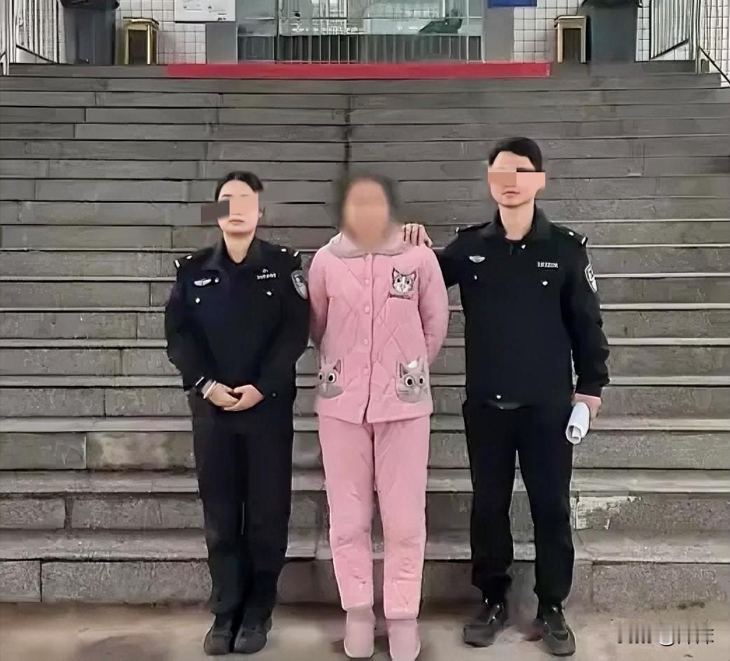 湖南常德，一60多岁男子嫌每次找失足女太花钱，于是跟一个40多岁女子搭伙，租了个