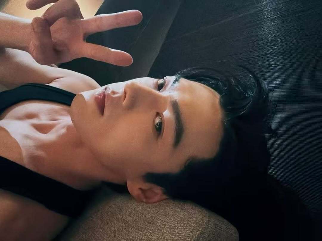 老公终于发自拍了😭许凯 ​​​