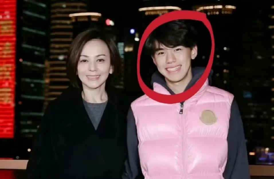 王琳怒怼被儿子掌掴谣言，为了流量，这些人胡编乱造，真的太离谱了，我看了看这节目，