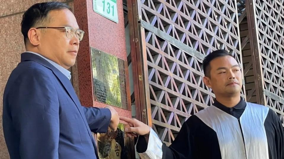 王义川硬刚黄国昌，狗仔跟拍案闹上法庭！

民众党主席黄国昌深陷养狗仔跟拍政敌的争