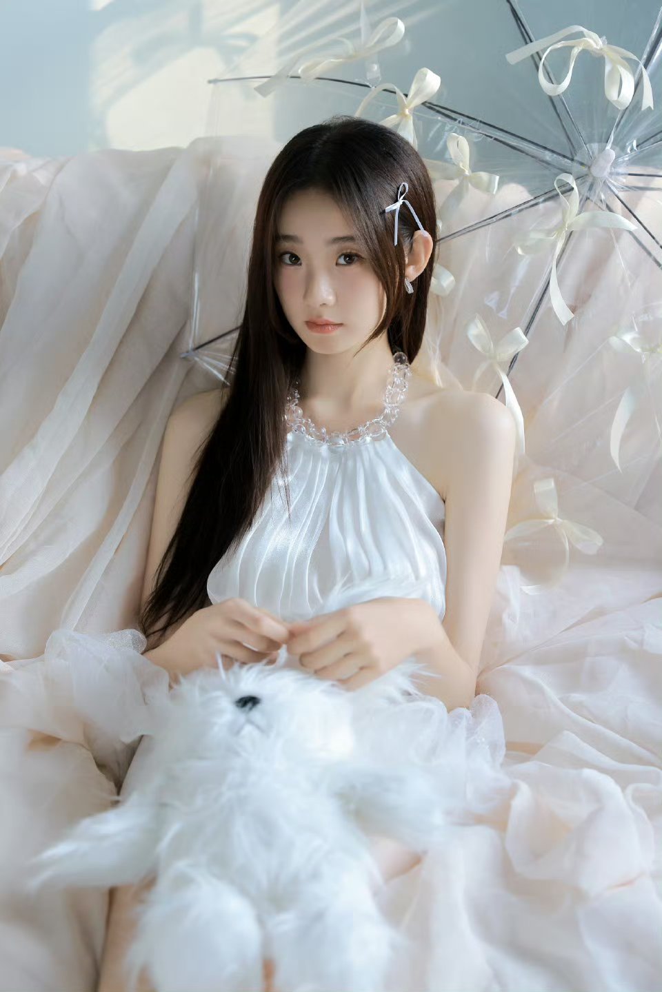 张艺凡[鲜花][鲜花][鲜花]～～张艺凡美女明星夏日穿搭 ​​​