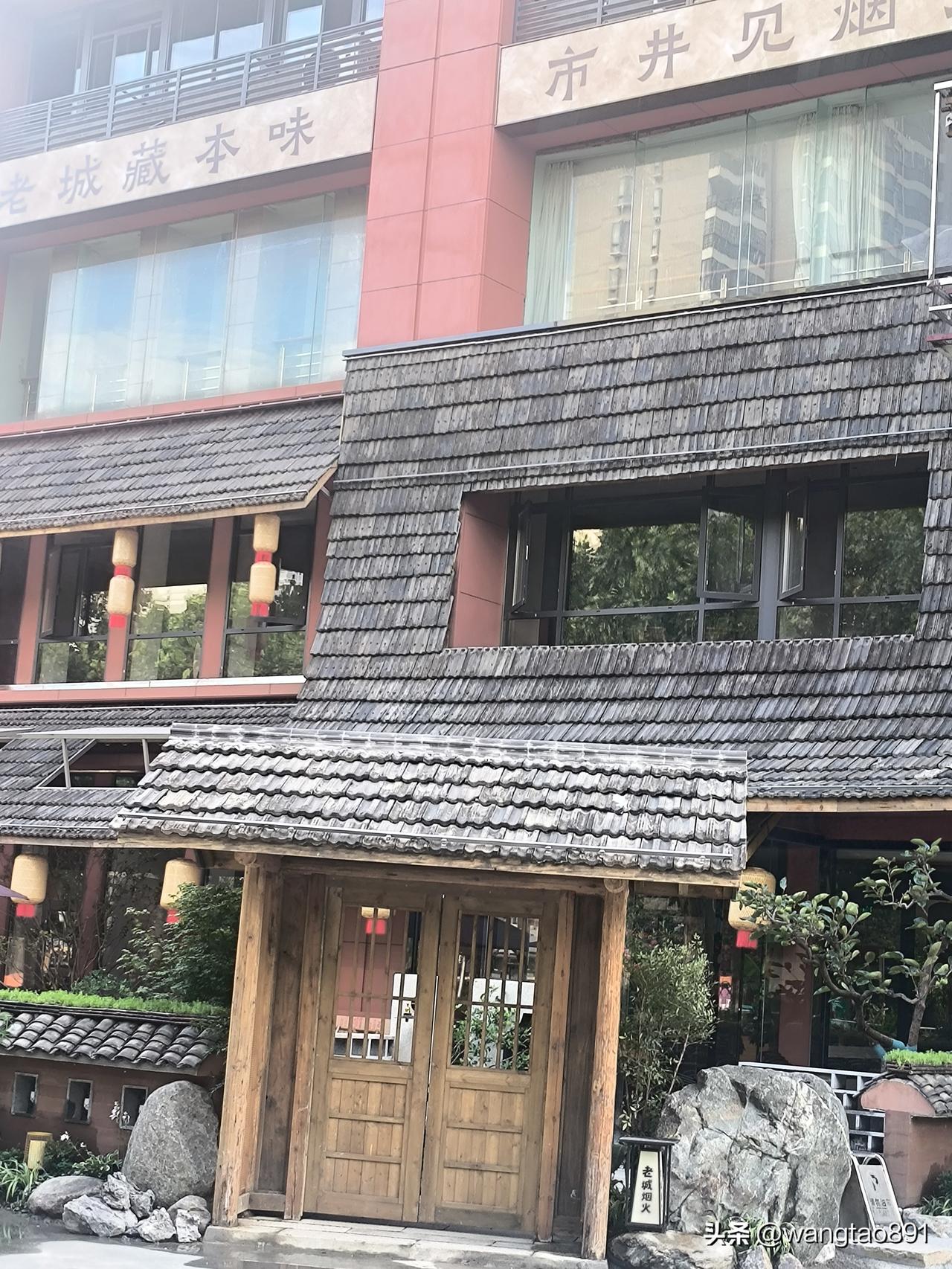 不把鸡蛋放在一个篮子里
     合肥潜山北路曾有一家安港大酒店徽苑酒店，这家经