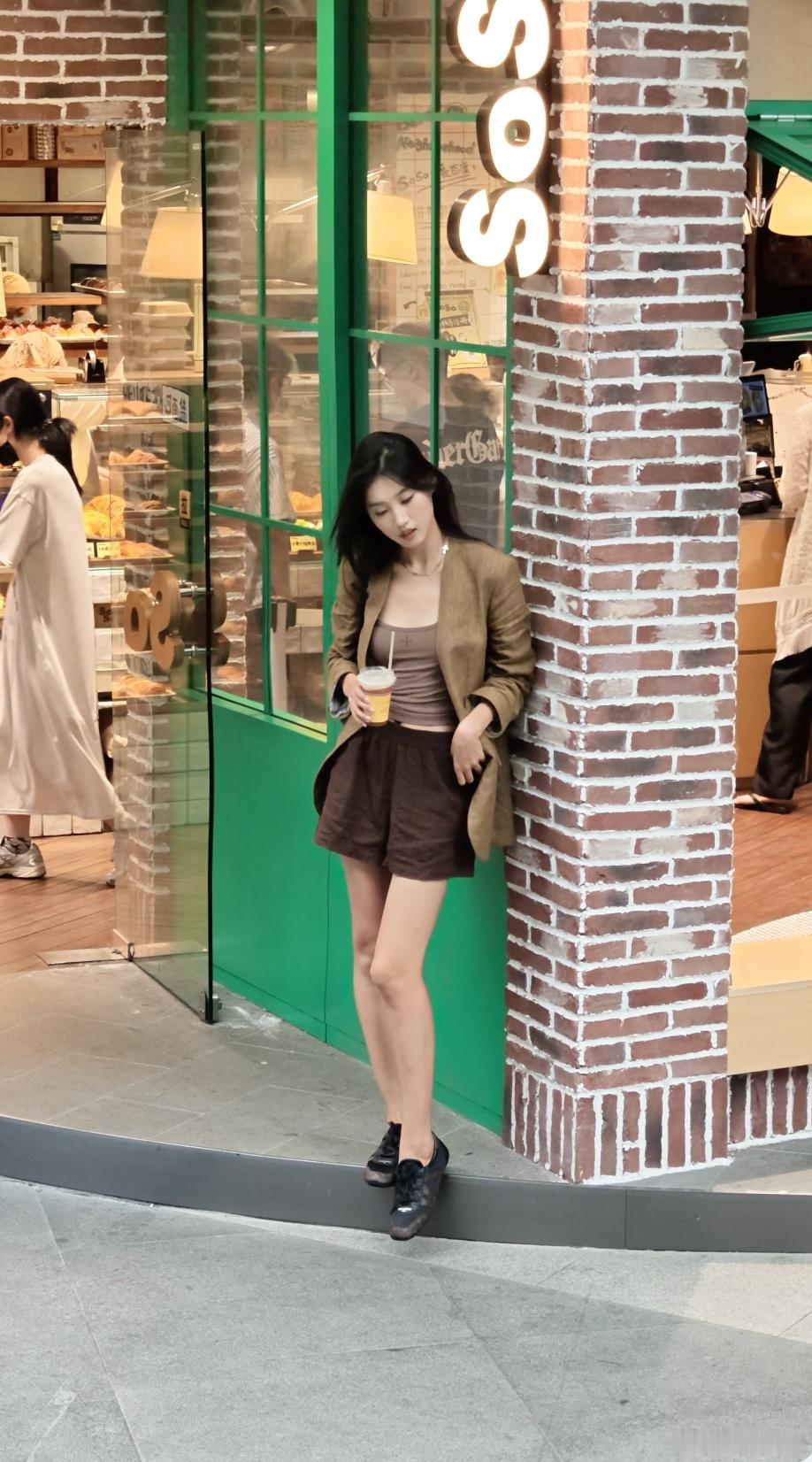早大家平时看视频是不看不出身高昨天一个03小妹妹看到我说我本人duang大一只哈