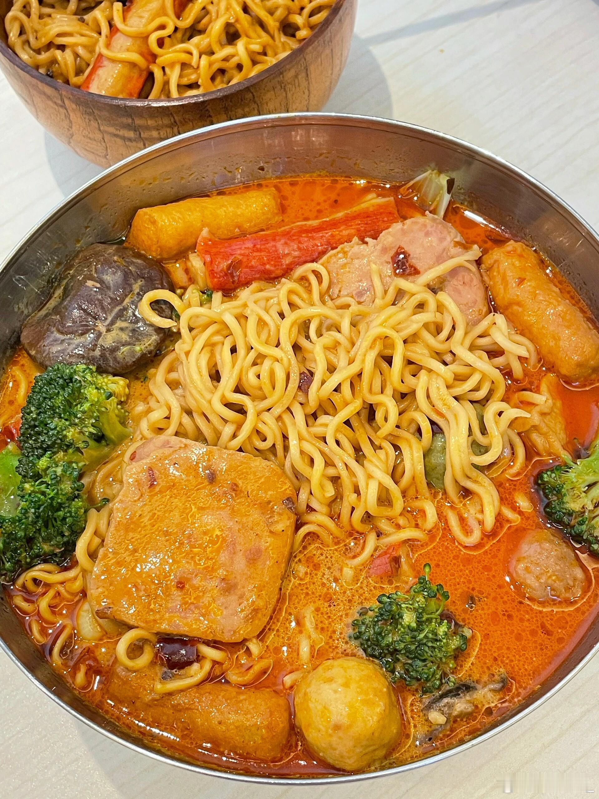 原来麻辣烫很适合减肥吃，真的假的 那我每天晚上现在都是一碗麻辣烫解决了晚饭 减肥