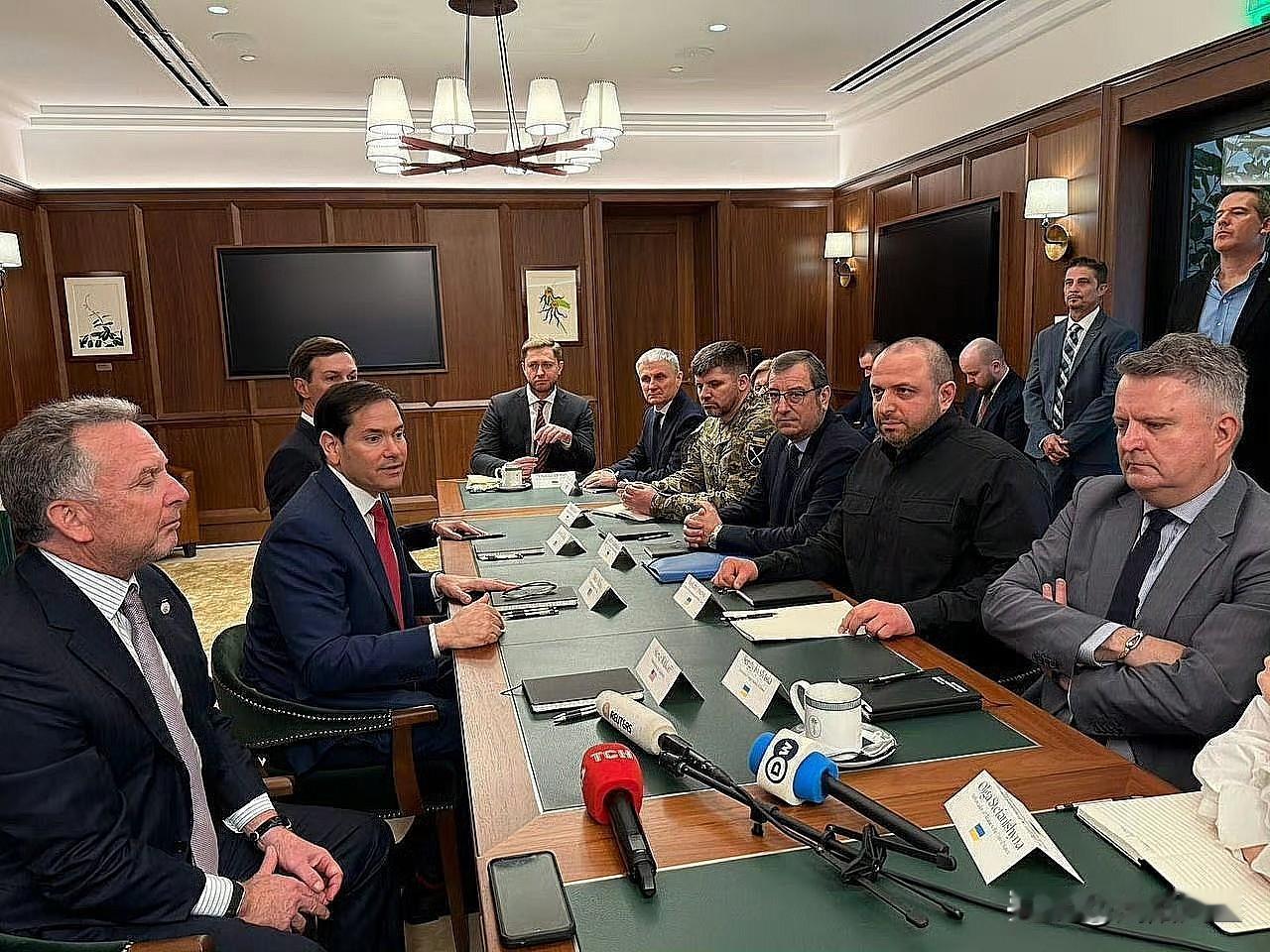 据《华尔街日报》报道，美国中东问题特使威特科夫、美国总统特朗普的女婿库什纳和俄罗