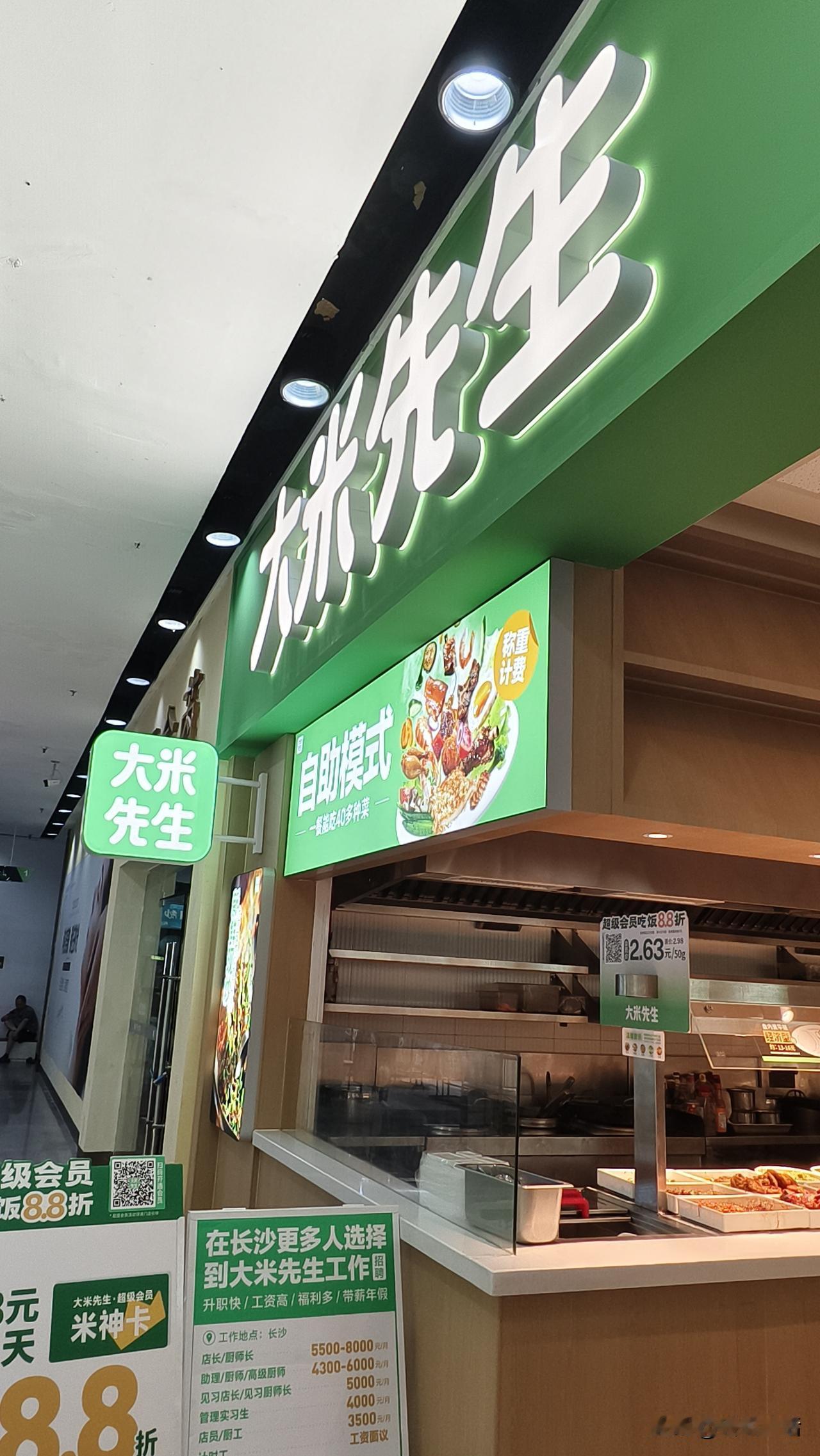 今天端午节，祝大家端午节安康！
上午我们照例去探视岳父。
岳父见女儿来了，絮絮叨