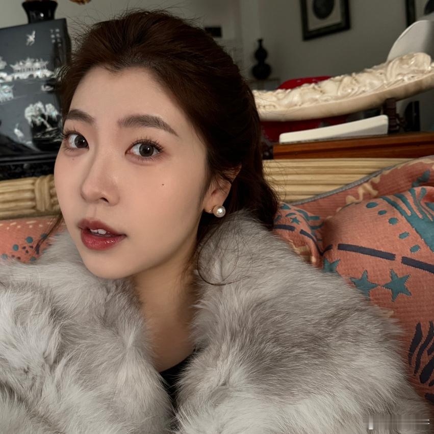 毛毛穿上 看起来很有钱的样子 ​​​