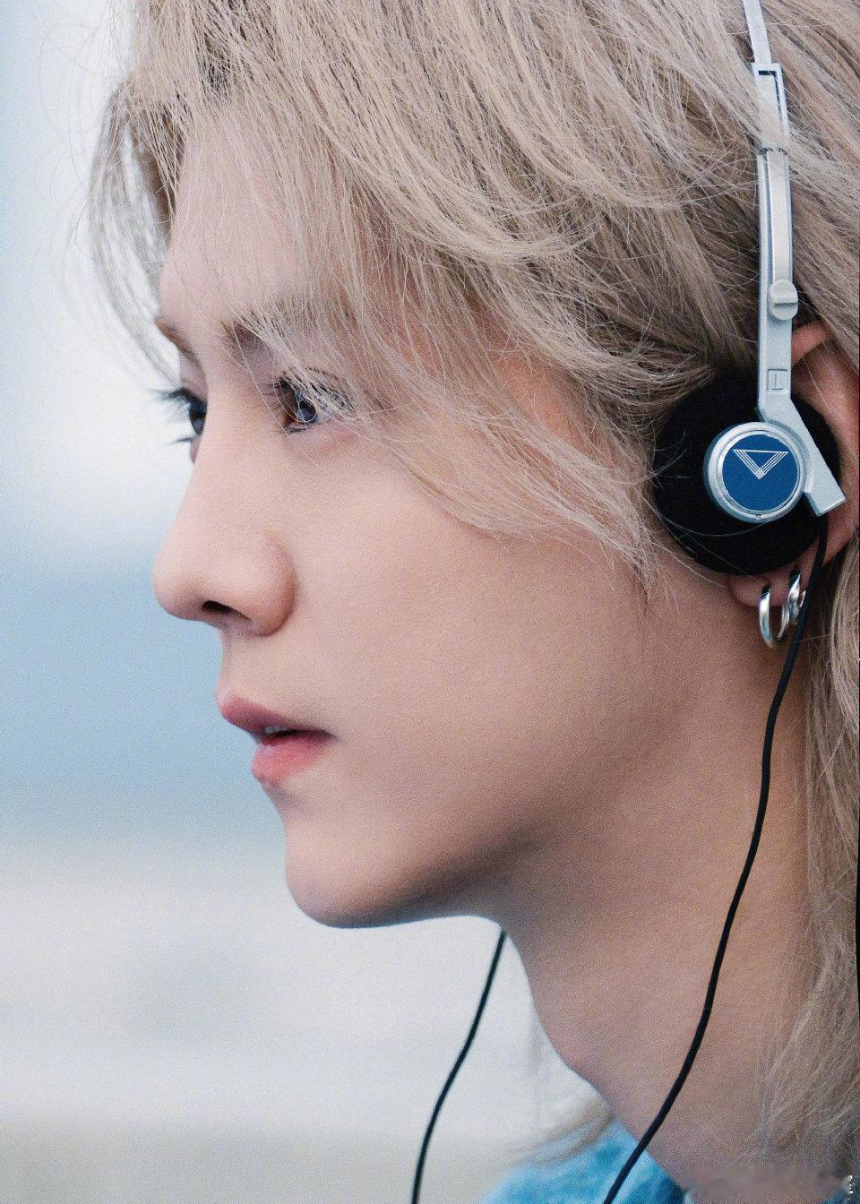 #鹿晗[超话]#𝒢𝒾𝓋𝓮 𝓉𝒽𝓮 𝒻𝓁𝓸𝓌𝓮𝓇 𝓸?