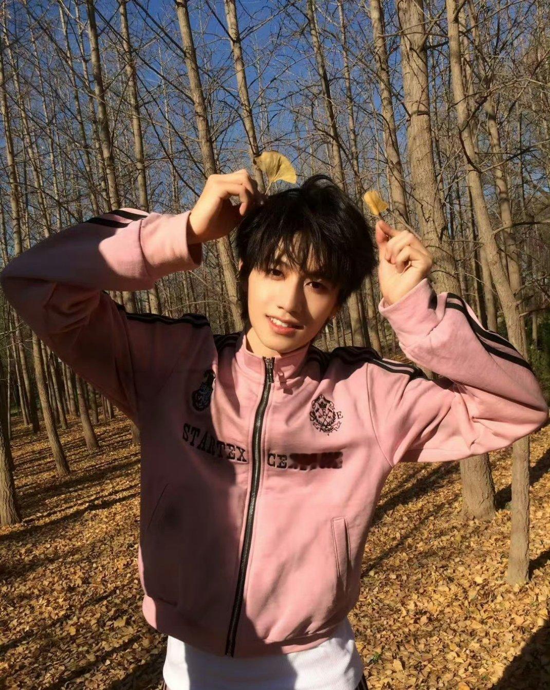 20岁生日快乐🎂🎉谢谢你成为朱志鑫！未来的路我们一起走！ 