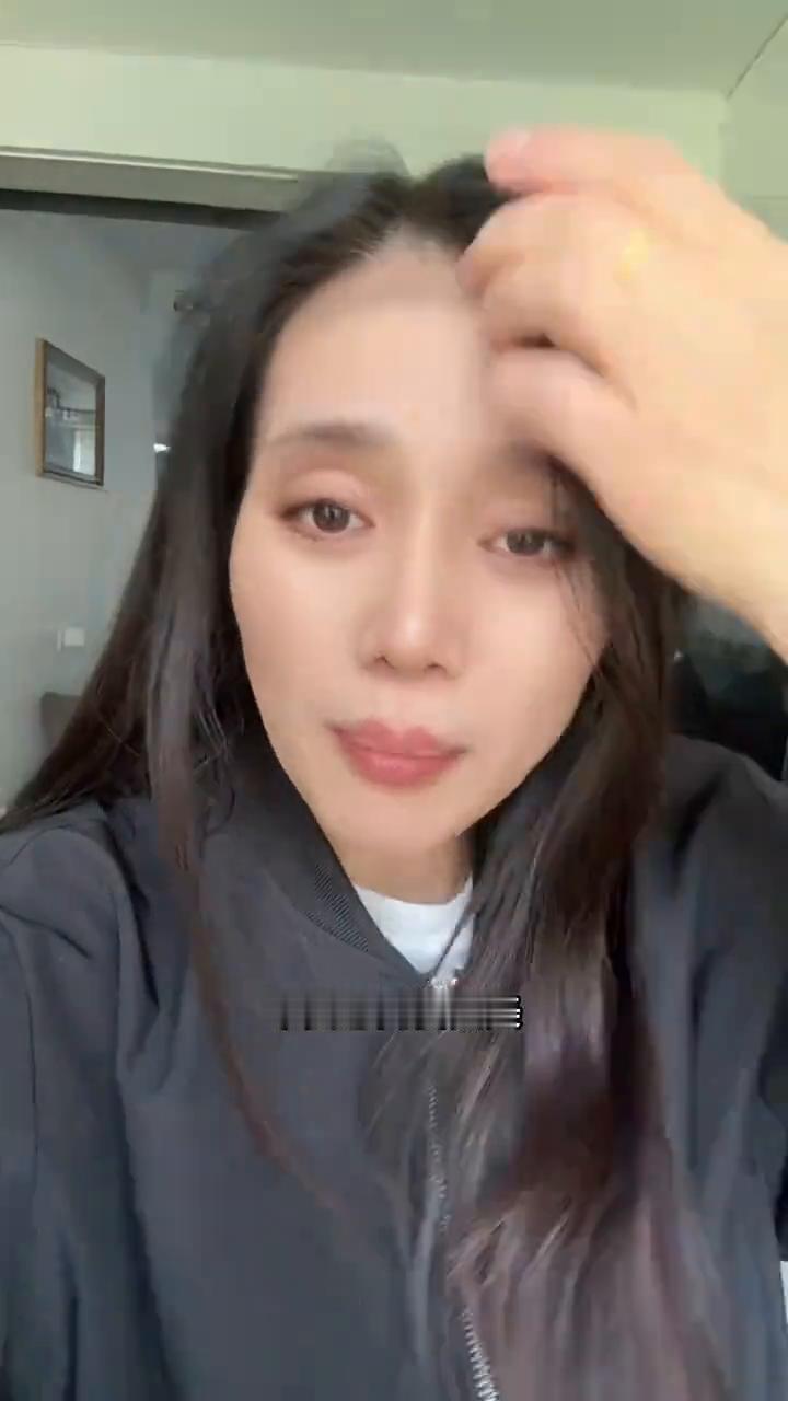 不要总问我买眉骨，买眉骨干什么？它天天创新高，年年创新高，十年了一直涨。买进去干