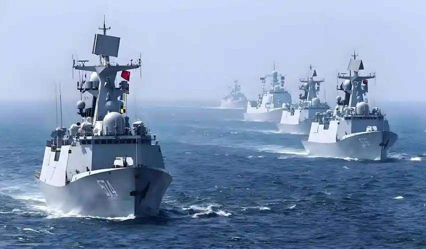 战力碾压，西太海上博弈，我方052D硬闯日本敏感海峡

近期西太平洋的海上动态，